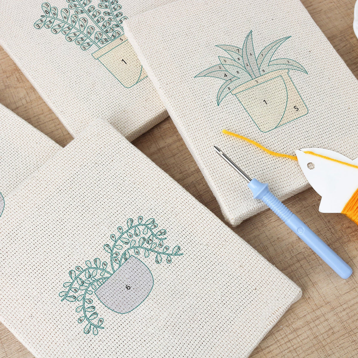 Coffret punch needle 4 pièces Serene Greens